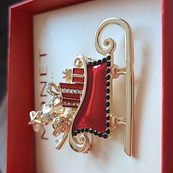 MONET SPARKLING HOLIDAY PIN WITH GIFT BOX - Picture 2 of 10